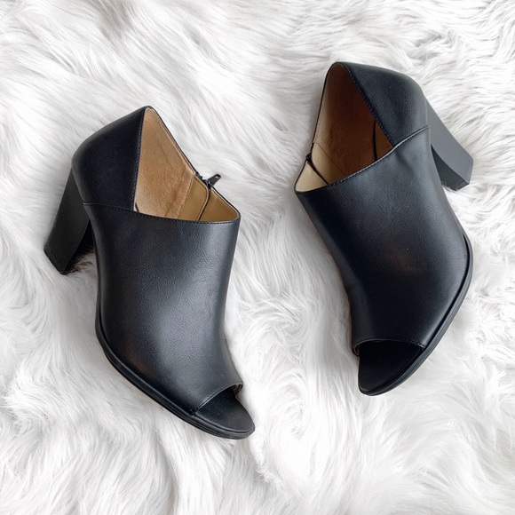 naturalizer tristen bootie